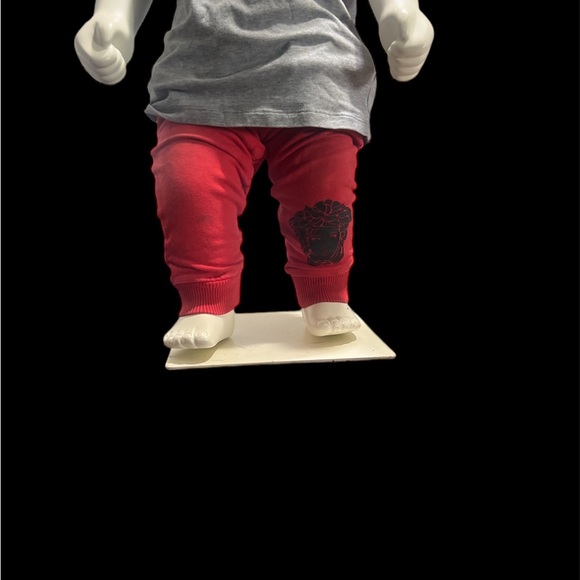 Versace - Picture 2 of 3